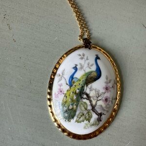 Vintage countess peacock Pendant necklace bone china made in England